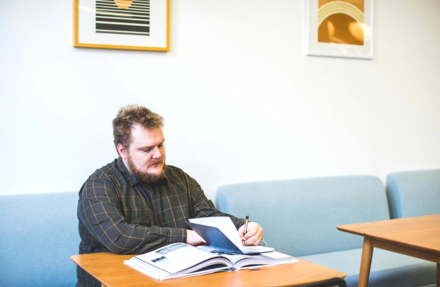 Persönliches Beratungsgespräch mit individueller Finanzplanung